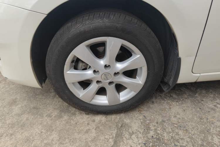 Used Nissan Tiida 2014 1.6L CVT Smart Model Left Front Wheel Hub