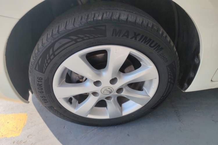 Used Nissan Tiida 2014 1.6L CVT Smart Model Left Front Wheel Hub