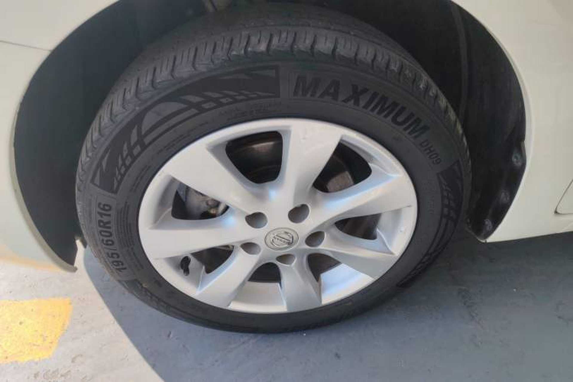Used Nissan Tiida 2014 1.6L CVT Smart Model Left Front Wheel Hub