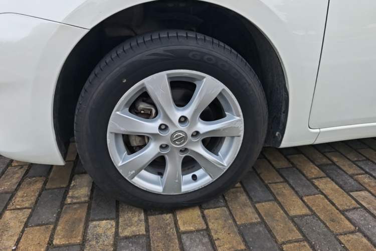 Used Nissan Tiida 2014 1.6L CVT Comfort Model Left Front Wheel Hub
