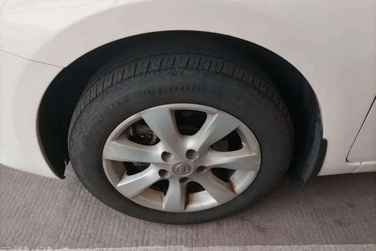 Used Nissan Tiida 2014 1.6L CVT Smart Model Left Front Wheel Hub