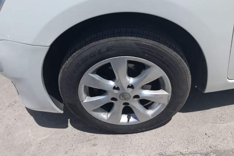 Used Nissan Tiida 2014 1.6L CVT Smart Model Left Front Wheel Hub