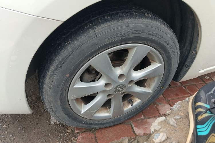 Used Nissan Tiida 2014 1.6L CVT Comfort Model Left Front Wheel Hub