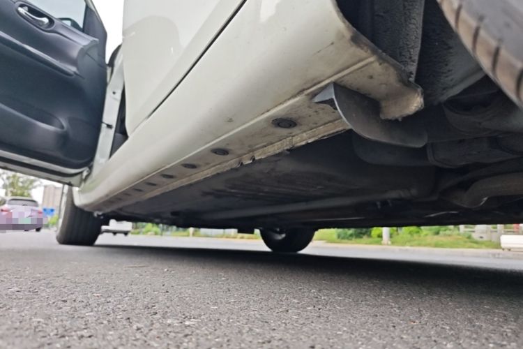 Used Nissan Tiida 2014 1.6L CVT Smart Model Left Side Sill