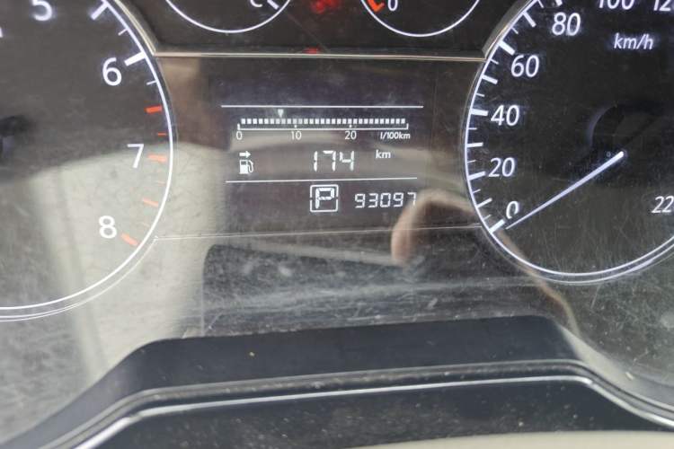 Used Nissan Tiida 2014 1.6L CVT Comfort Model Odometer Close Up