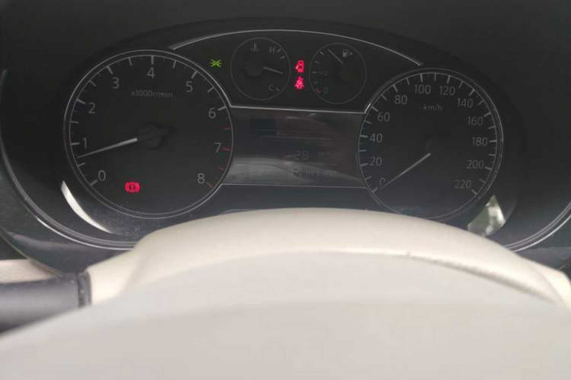 Used Nissan Tiida 2014 1.6L CVT Smart Model Odometer Close Up