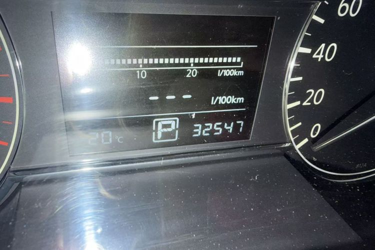 Used Nissan Tiida 2014 1.6L CVT Cool Cafe Edition Odometer Close Up