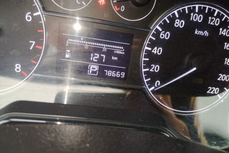 Used Nissan Tiida 2014 1.6L CVT Comfort Model Odometer Close Up