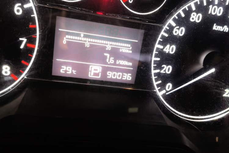 Used Nissan Tiida 2014 1.6L CVT Smart Model Odometer Close Up