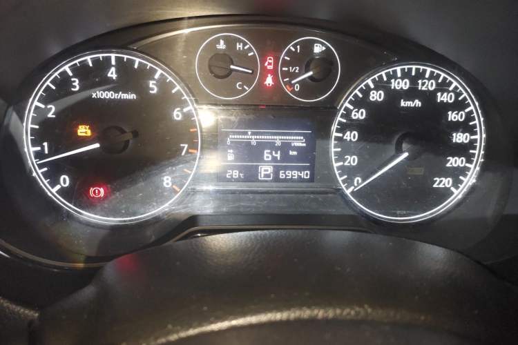 Used Nissan Tiida 2014 1.6L CVT Cool Cafe Edition Odometer Close Up