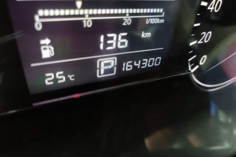 Used Nissan Tiida 2014 1.6L CVT Smart Model Odometer Close Up