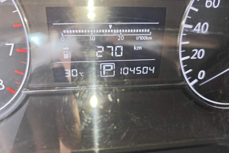 Used Nissan Tiida 2014 1.6L CVT Smart Model Odometer Close Up