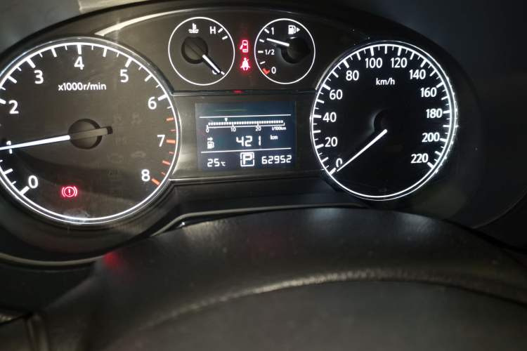 Used Nissan Tiida 2014 1.6L CVT Smart Model Odometer Close Up
