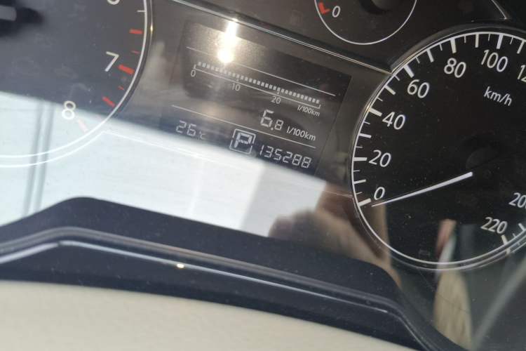Used Nissan Tiida 2014 1.6L CVT Comfort Model Odometer Close Up