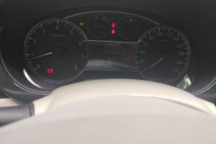 Used Nissan Tiida 2014 1.6L CVT Smart Model Odometer Close Up