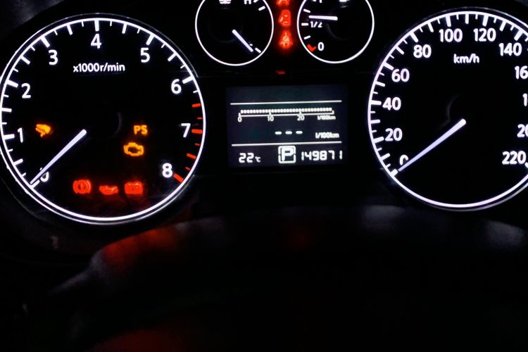 Used Nissan Tiida 2014 1.6L CVT Smart Model Odometer Close Up