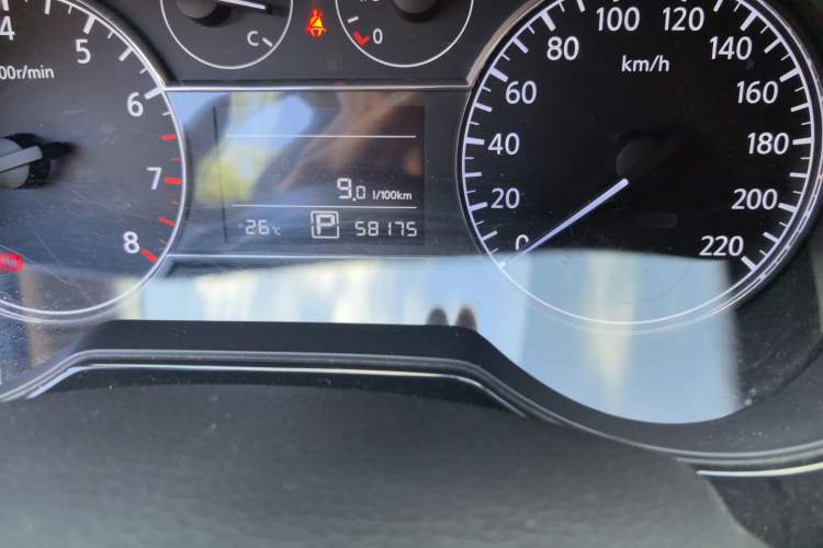 Used Nissan Tiida 2014 1.6L CVT Smart Model Odometer Close Up