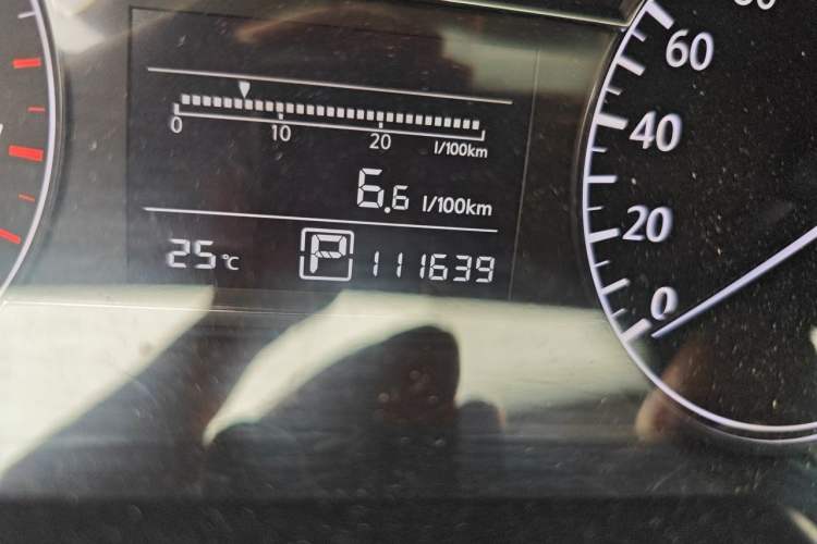 Used Nissan Tiida 2014 1.6L CVT Cool Cafe Edition Odometer Close Up