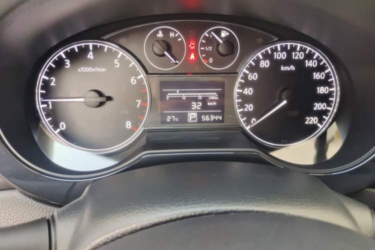 Used Nissan Tiida 2014 1.6L CVT Smart Model Odometer Close Up