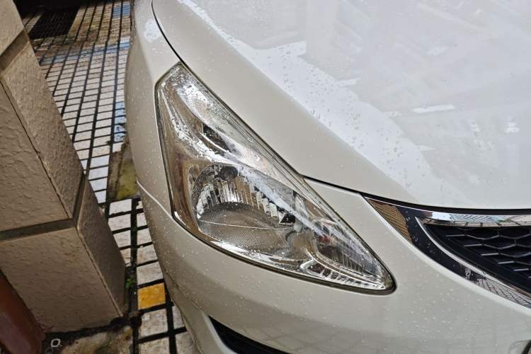 Used Nissan Tiida 2014 1.6L CVT Smart Model Right Front Headlight