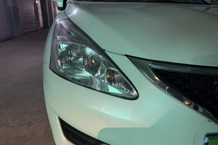 Used Nissan Tiida 2014 1.6L CVT Cool Cafe Edition Right Front Headlight