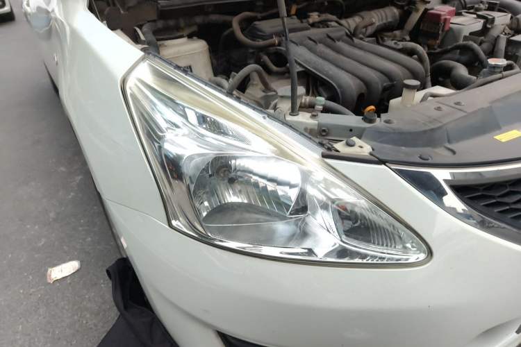 Used Nissan Tiida 2014 1.6L CVT Comfort Model Right Front Headlight