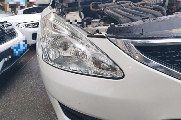Used Nissan Tiida 2014 1.6L Manual Comfort Model Right Front Headlight