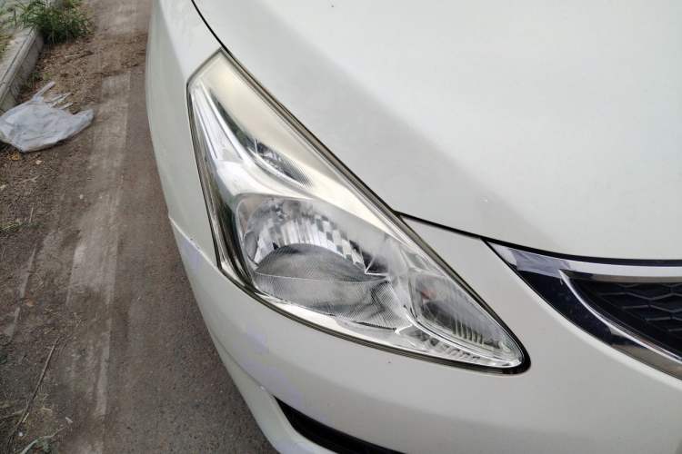 Used Nissan Tiida 2014 1.6L CVT Comfort Model Right Front Headlight