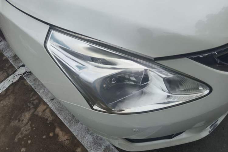 Used Nissan Tiida 2014 1.6L CVT Smart Model Right Front Headlight