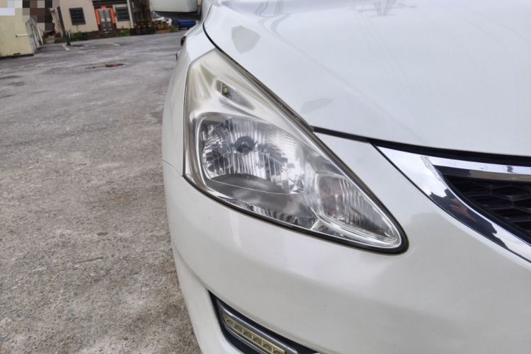 Used Nissan Tiida 2014 1.6L CVT Smart Model Right Front Headlight