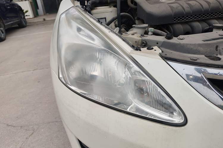 Used Nissan Tiida 2014 1.6L CVT Smart Model Right Front Headlight