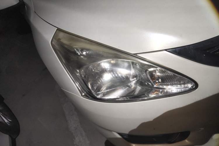 Used Nissan Tiida 2014 1.6L CVT Cool Cafe Edition Right Front Headlight