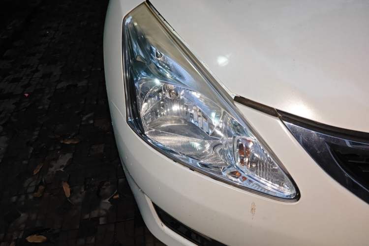 Used Nissan Tiida 2014 1.6L CVT Cool Cafe Edition Right Front Headlight