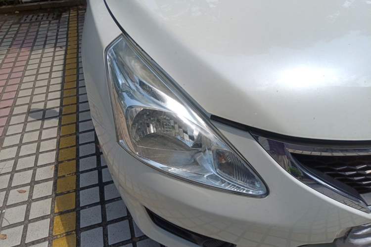 Used Nissan Tiida 2014 1.6L CVT Comfort Model Right Front Headlight