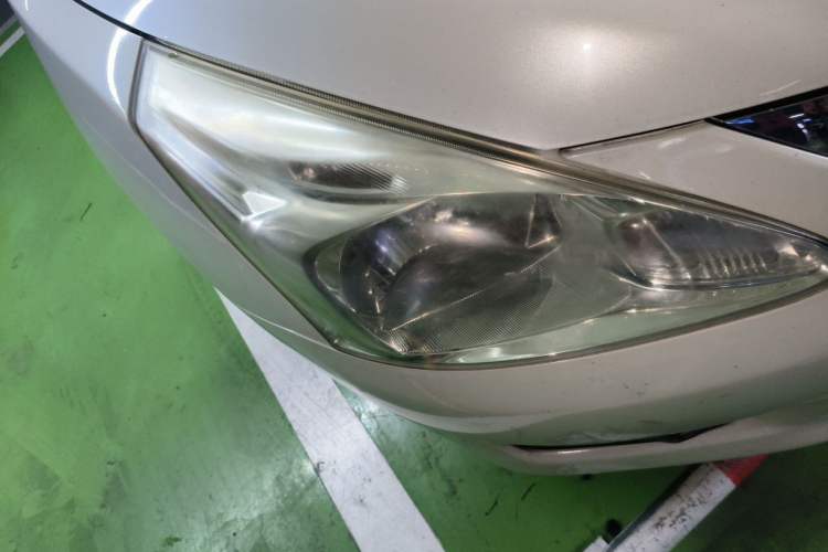Used Nissan Tiida 2014 1.6L CVT Smart Model Right Front Headlight