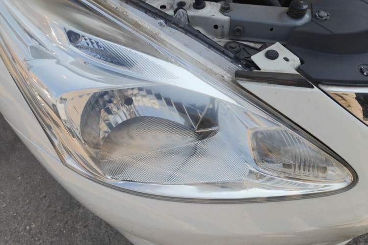 Used Nissan Tiida 2014 1.6L CVT Smart Model Right Front Headlight