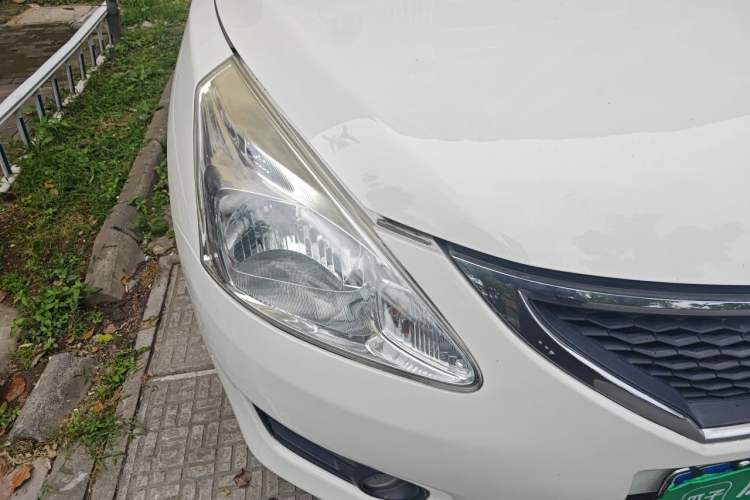 Used Nissan Tiida 2014 1.6L CVT Smart Model Right Front Headlight