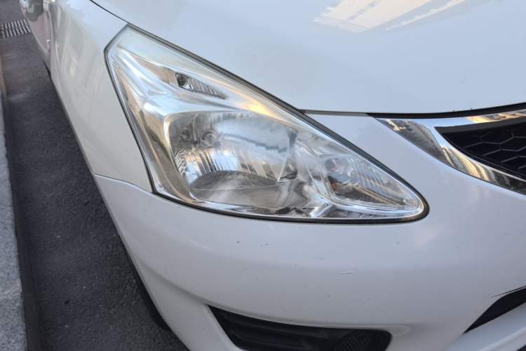Used Nissan Tiida 2014 1.6L CVT Comfort Model Right Front Headlight