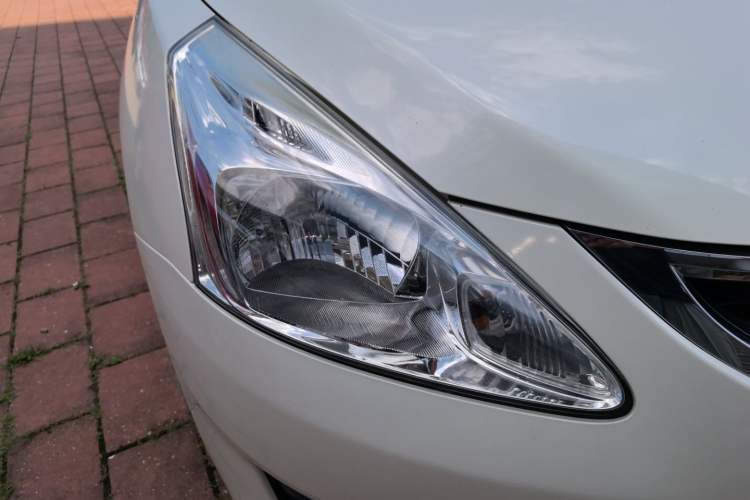 Used Nissan Tiida 2014 1.6L CVT Smart Model Right Front Headlight