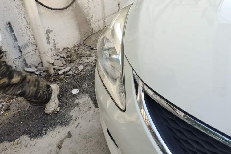 Used Nissan Tiida 2014 1.6L CVT Smart Model Right Front Headlight