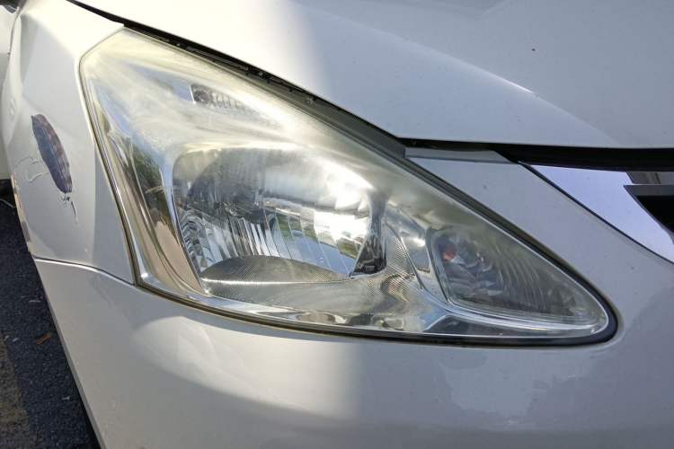 Used Nissan Tiida 2014 1.6L CVT Comfort Model Right Front Headlight