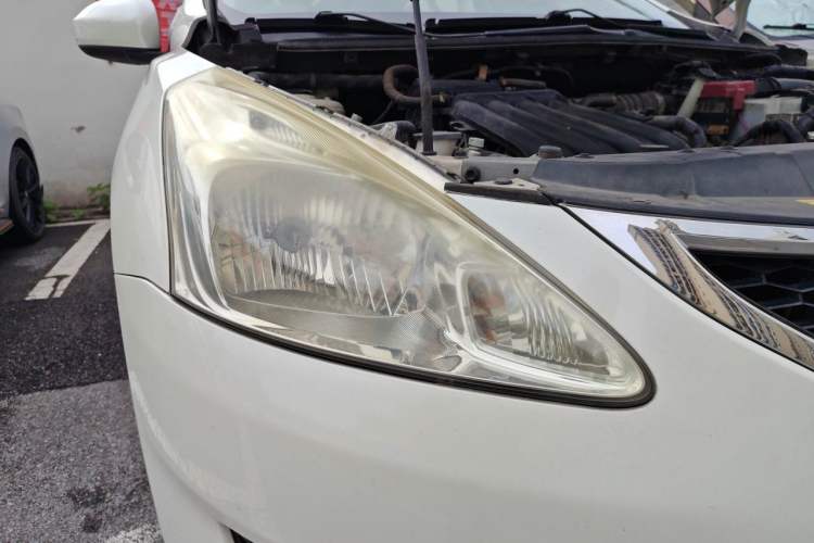 Used Nissan Tiida 2014 1.6L CVT Comfort Model Right Front Headlight