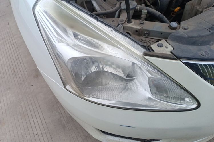 Used Nissan Tiida 2014 1.6L CVT Comfort Model Right Front Headlight