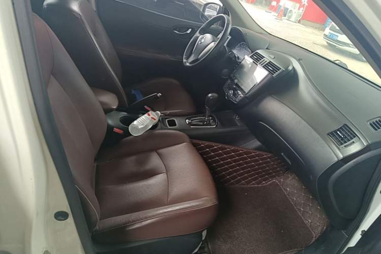 Used Nissan Tiida 2014 1.6L CVT Smart Model Right Front Seat