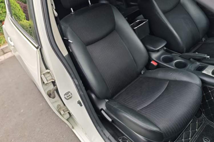 Used Nissan Tiida 2014 1.6L CVT Smart Model Right Front Seat