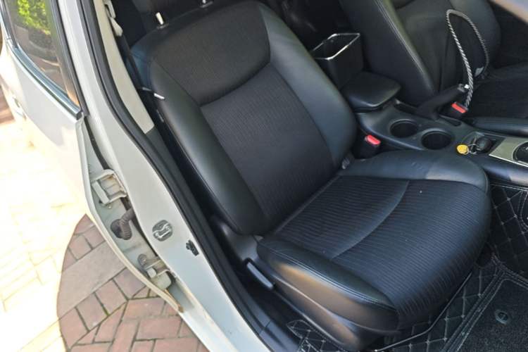 Used Nissan Tiida 2014 1.6L CVT Smart Model Right Front Seat
