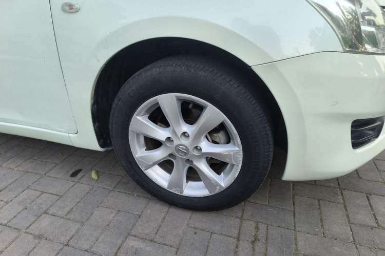Used Nissan Tiida 2014 1.6L CVT Smart Model Right Front Wheel Hub