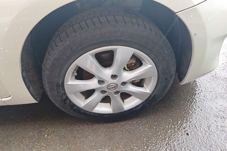 Used Nissan Tiida 2014 1.6L Manual Comfort Model Right Front Wheel Hub