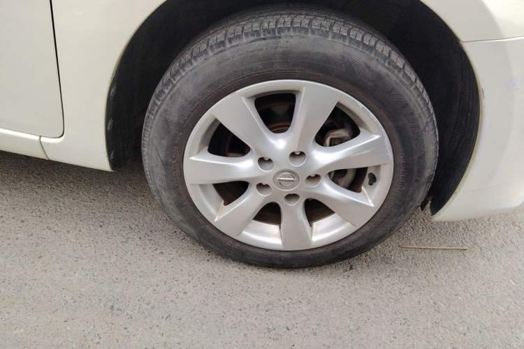 Used Nissan Tiida 2014 1.6L CVT Comfort Model Right Front Wheel Hub