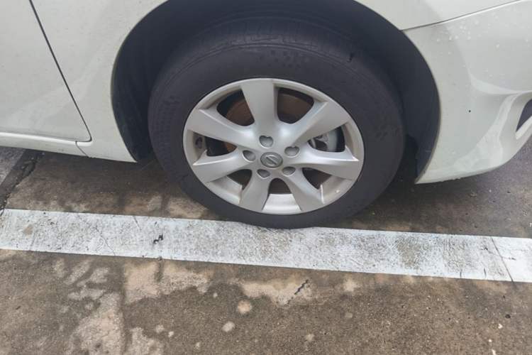 Used Nissan Tiida 2014 1.6L CVT Smart Model Right Front Wheel Hub